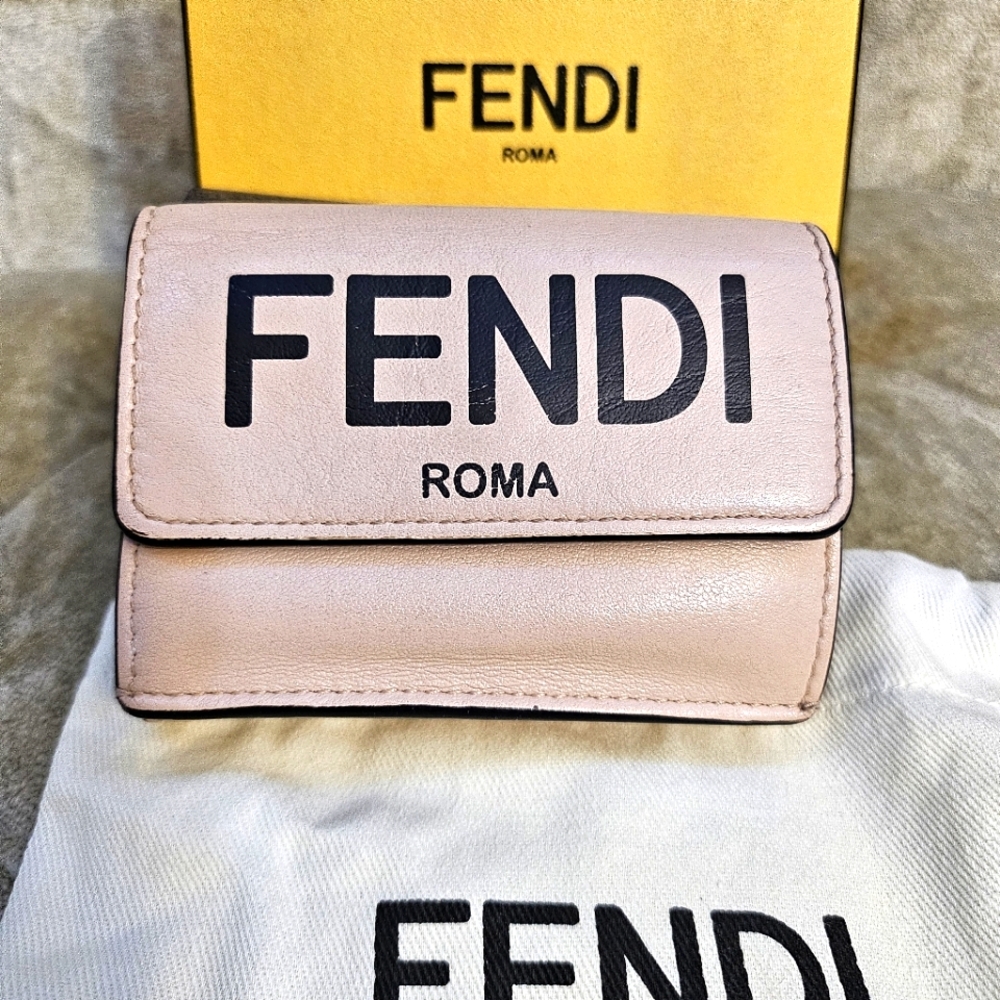Authentic Fendi small compact wallet in light pink color - Picture 2 of 11